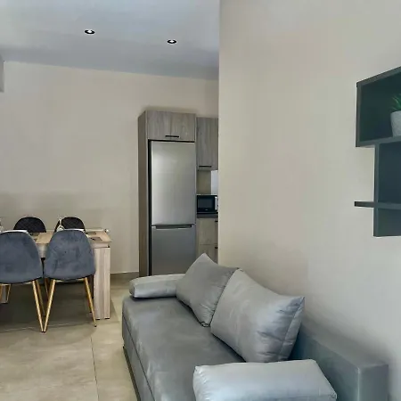 House Adelais * Klísmata